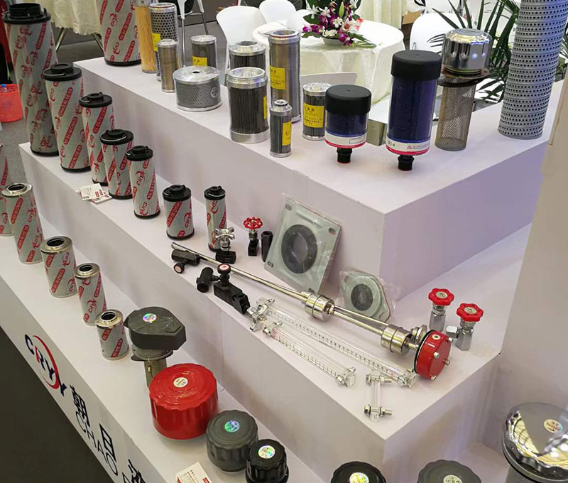 液壓過濾器中常見的就是吸油過濾器、回油過濾器壓力管路過濾器等等，使用過濾器的時(shí)候有很多的要求。那液壓過濾器使用有哪些要求？朝日液壓告訴你：
